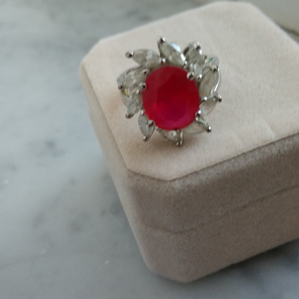 Eloquent ruby red ring - Picture 4 of 4